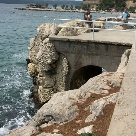 At Premium Location In 1 Min To Sea