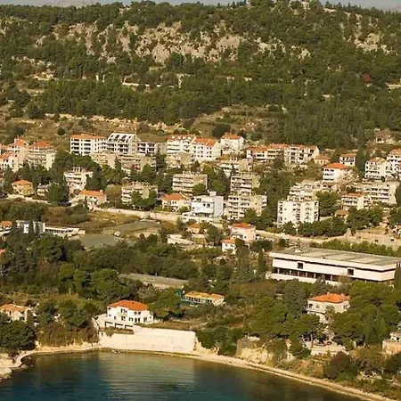 At Premium Location In 1 Min To Sea Split