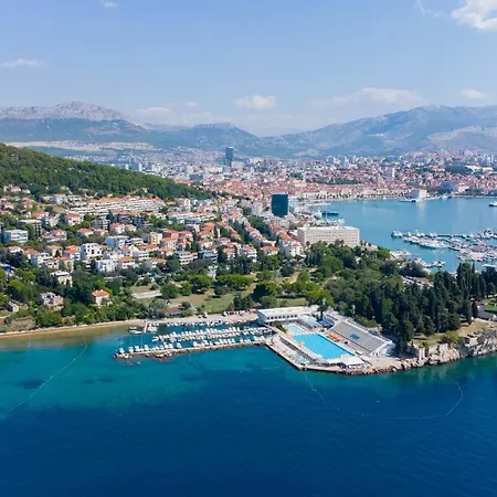 Apartment At Premium Location In 1 Min To Sea *